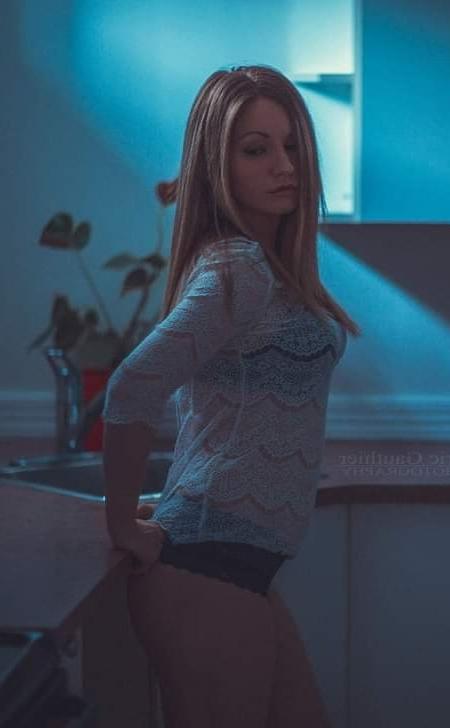21P Canadian erotic full models-13