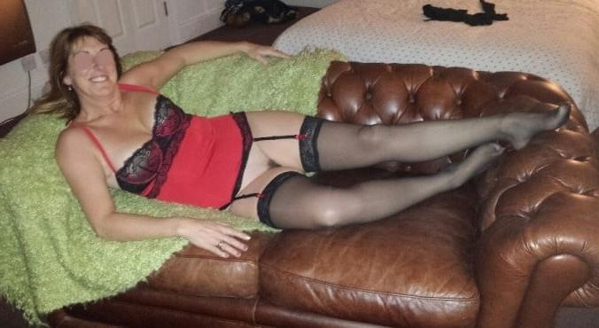 25P sexy matures on the couch 5