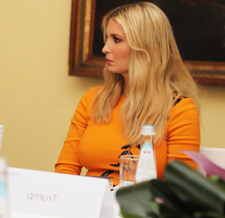 22P i love ivanka trump bitch!