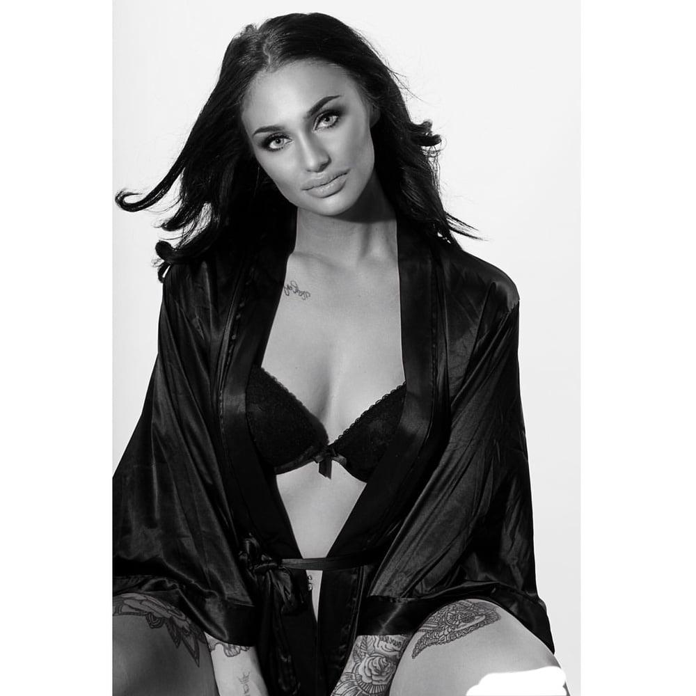 25P Beautiful Dutch Amateur Models