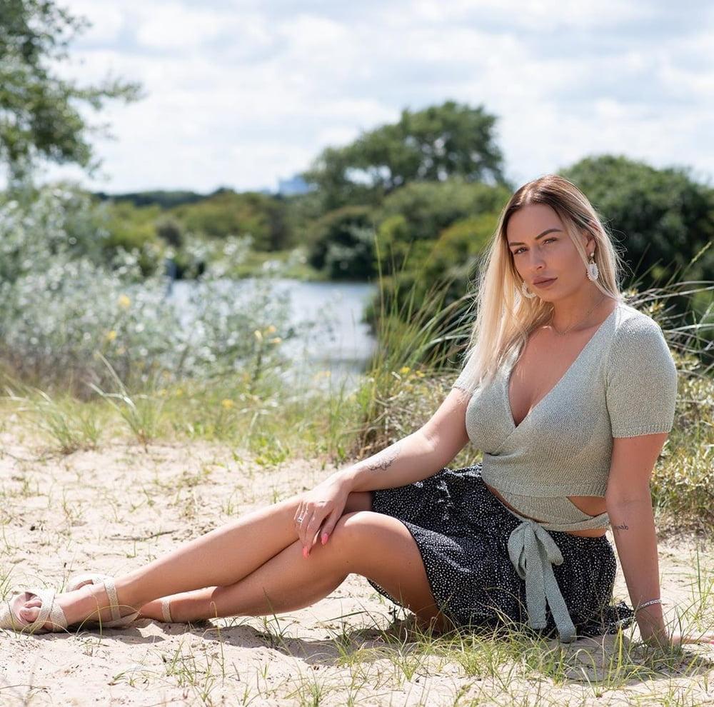 25P 2 Hot Dutch Girlfriends