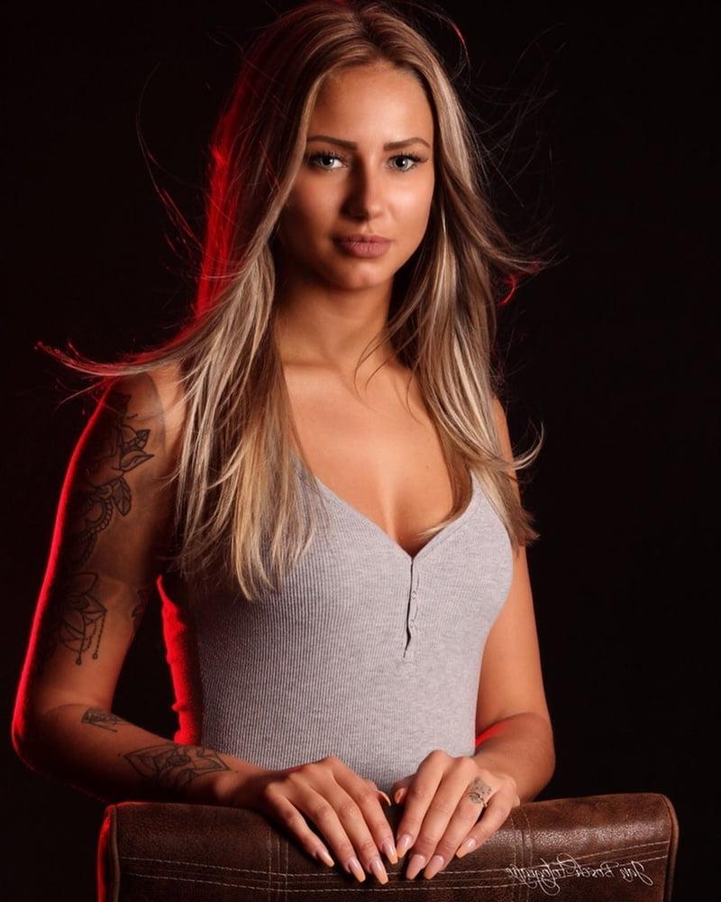 25P 2 Hot Dutch Girlfriends