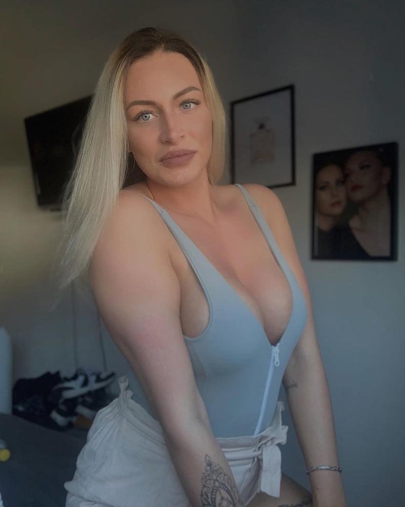 25P 2 Hot Dutch Girlfriends