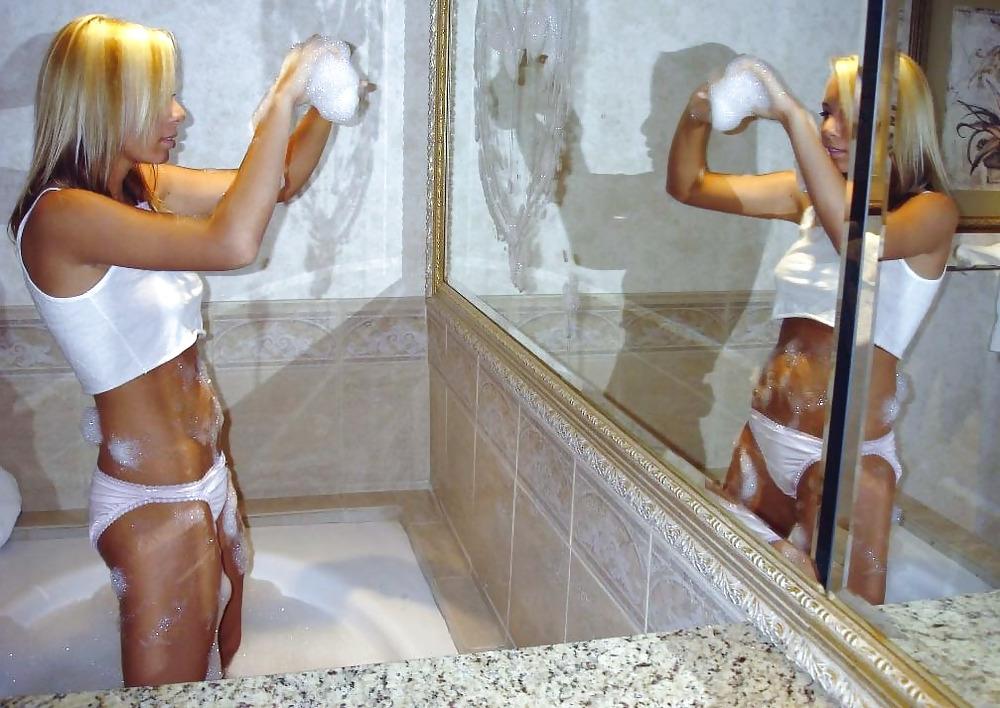 18P Blonde bombshell