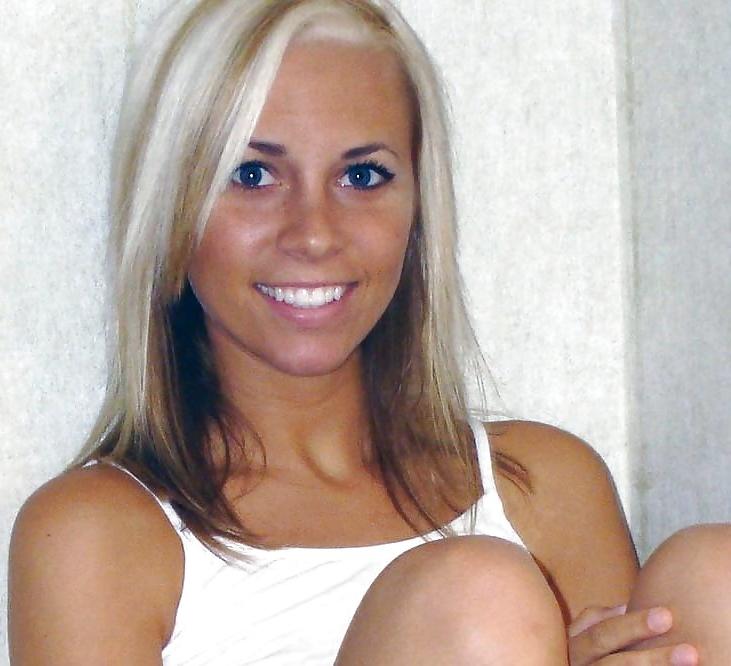 18P Blonde bombshell
