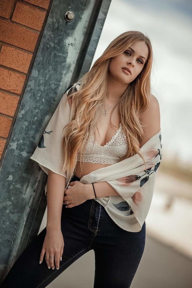 25P Canadian erotic full models-9