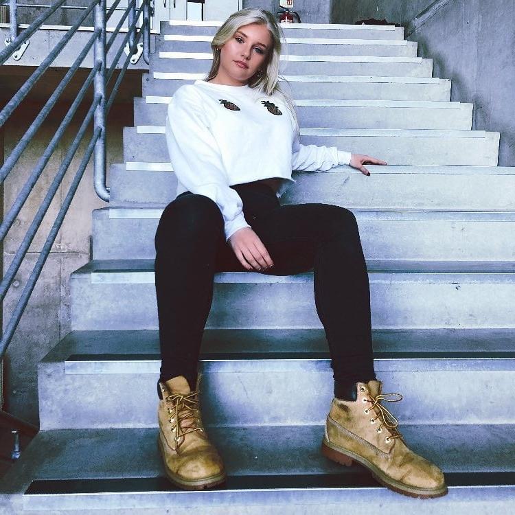 25P Snowbunny Blonde PAWG