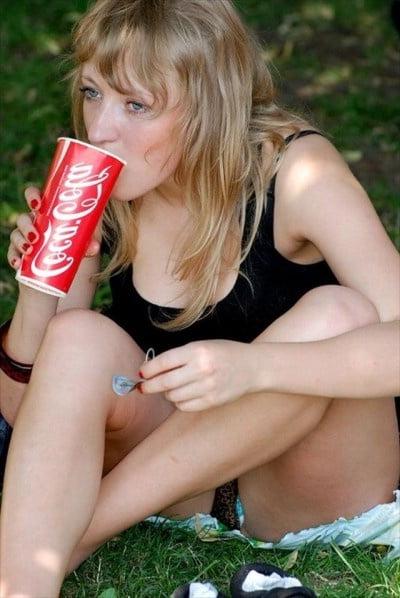 25P upskirt in park 45
