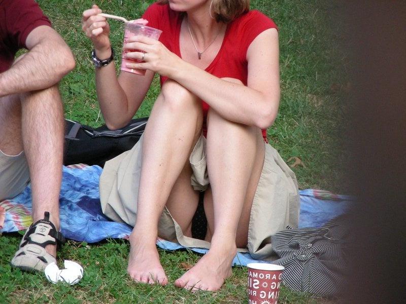 25P upskirt in park 45