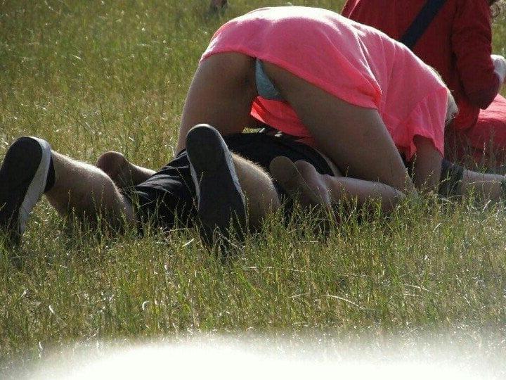 25P upskirt in park 45