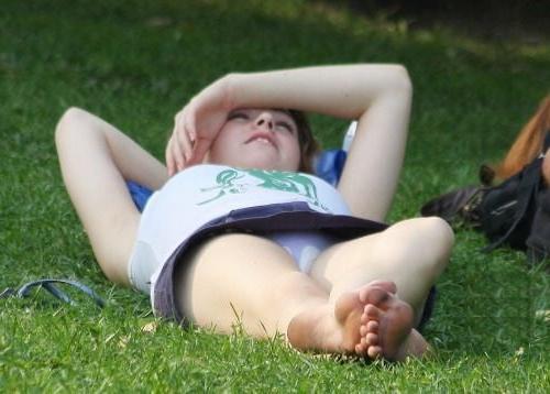 25P upskirt in park 45