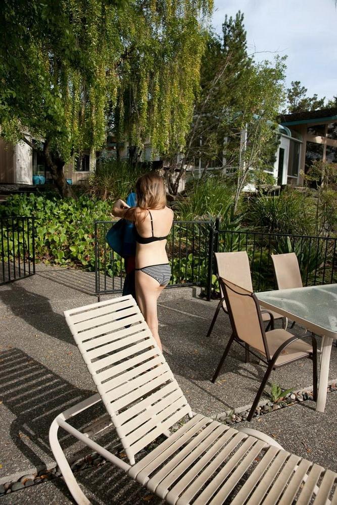 24P Tanning her asshole