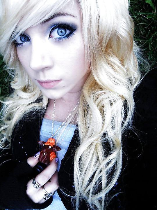 25P Me (Blonde Hair)