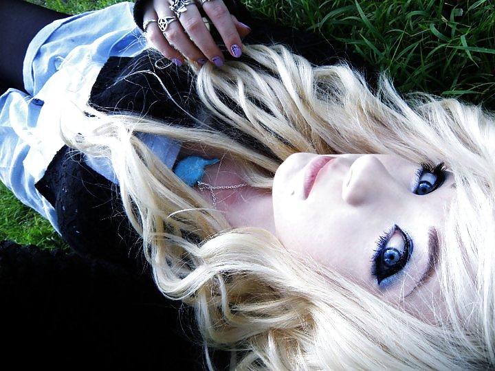 25P Me (Blonde Hair)
