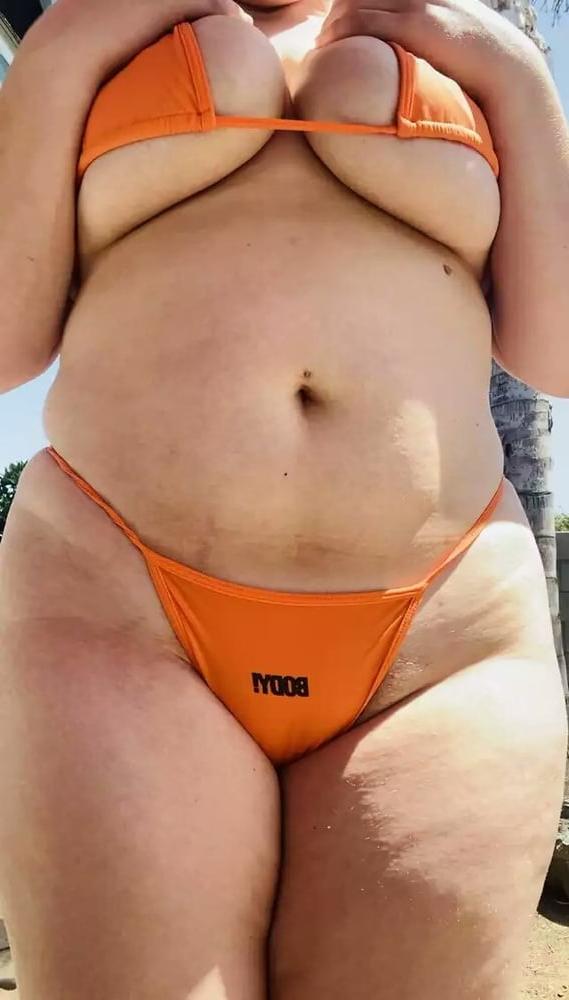 10P Sexy PAWG honey getting her drink on