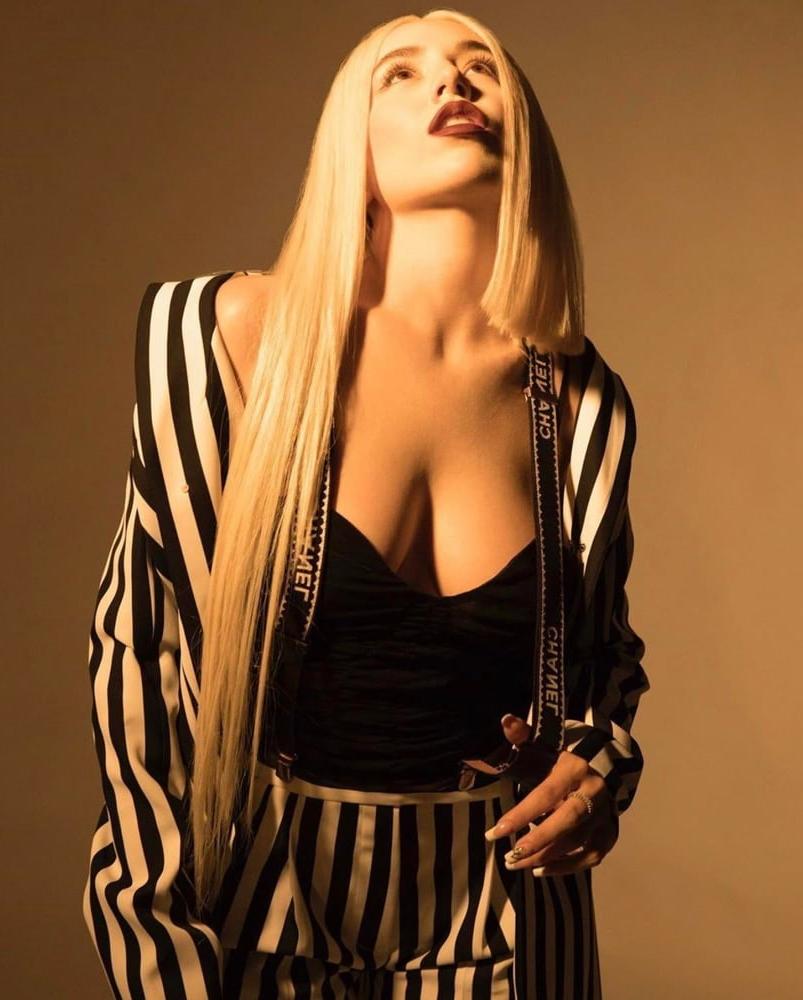 25P Ava Max hot as Fuck