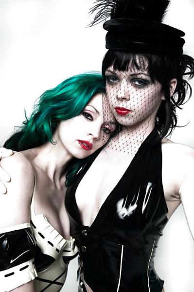 25P Sensual duo lovers