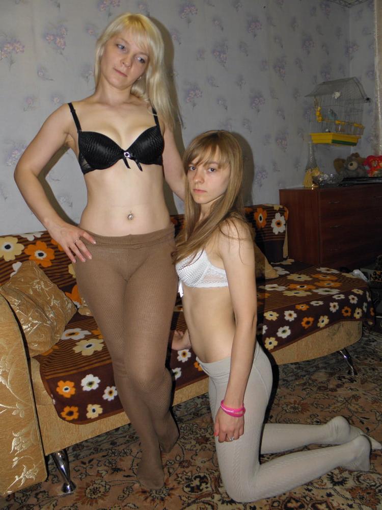 25P Shy blondes playing home