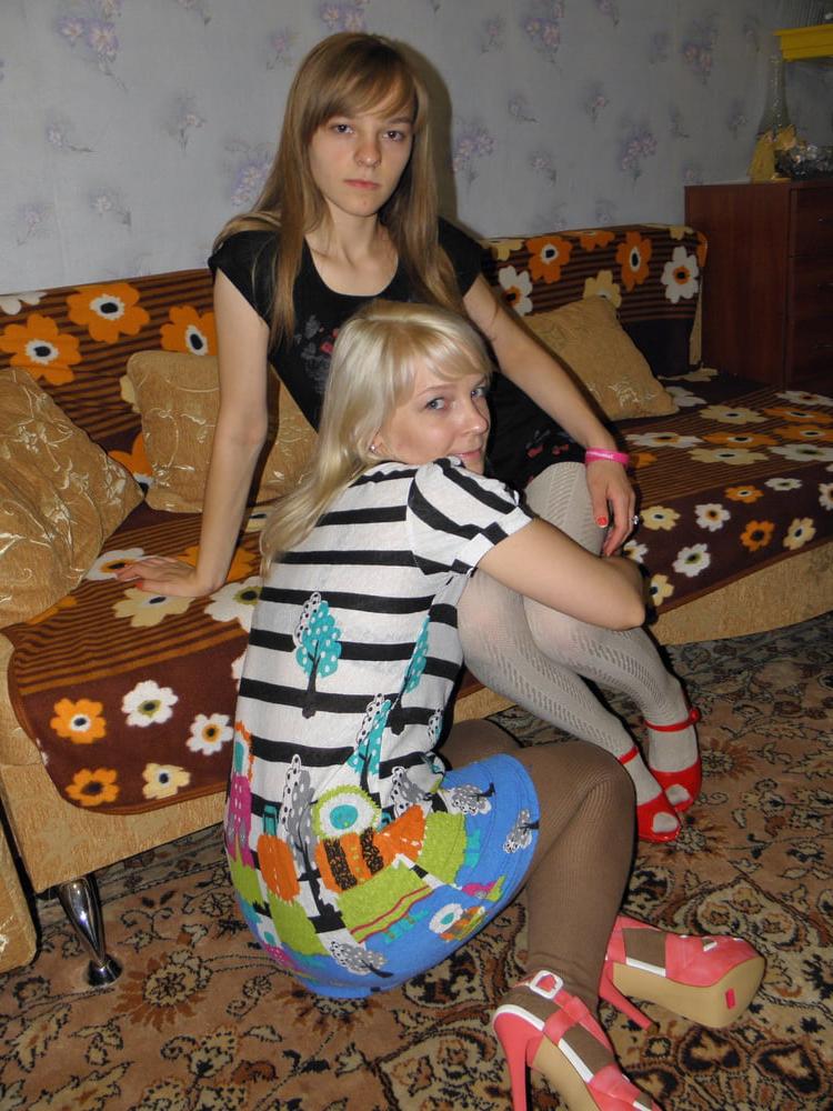 25P Shy blondes playing home