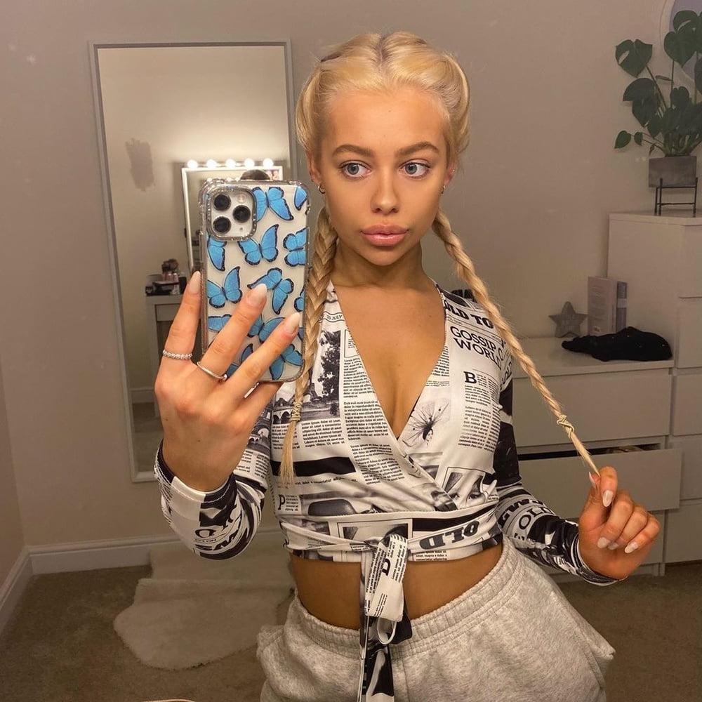 25P Blonde fuck toy chloe