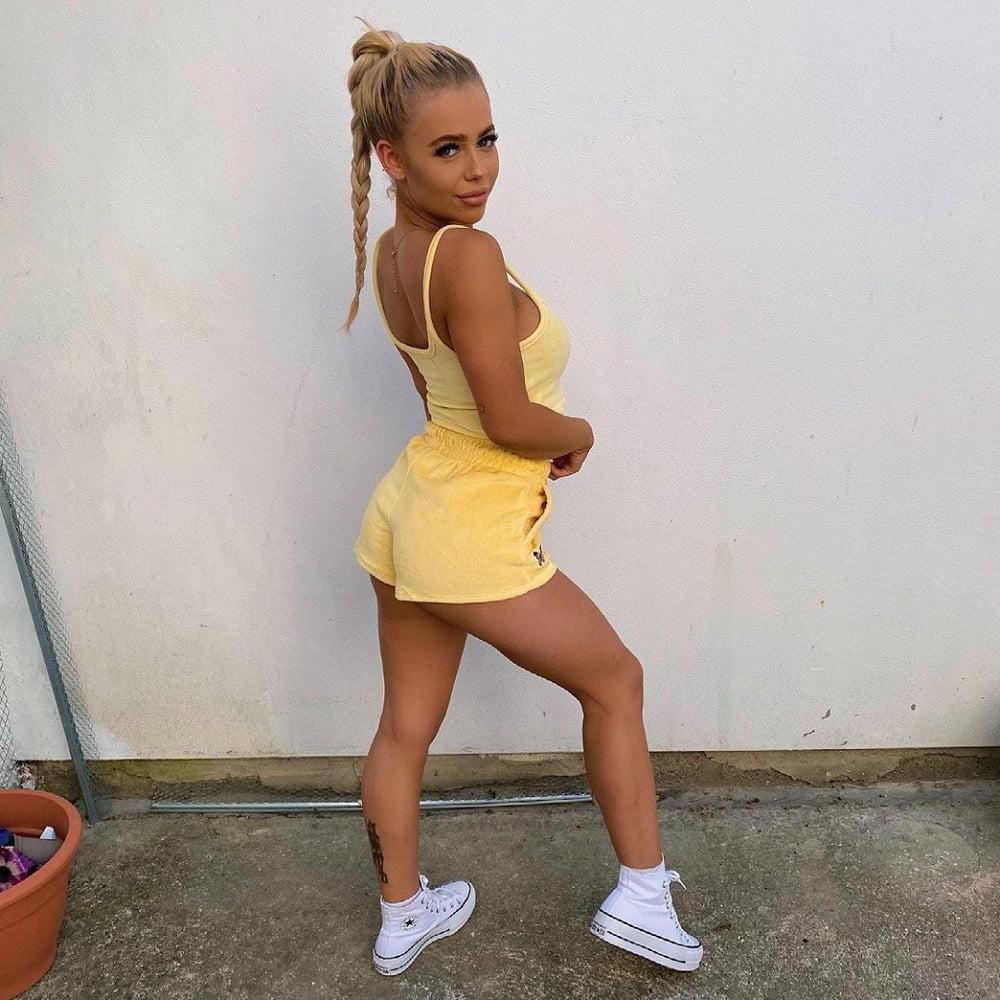 25P Blonde fuck toy chloe