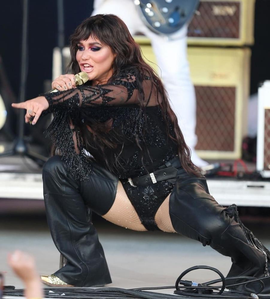 24P Kesha Fit As Fuck Hot Look 2