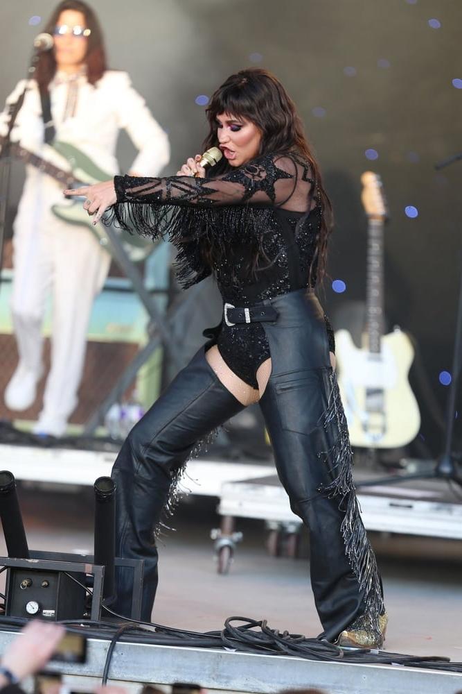 24P Kesha Fit As Fuck Hot Look 2