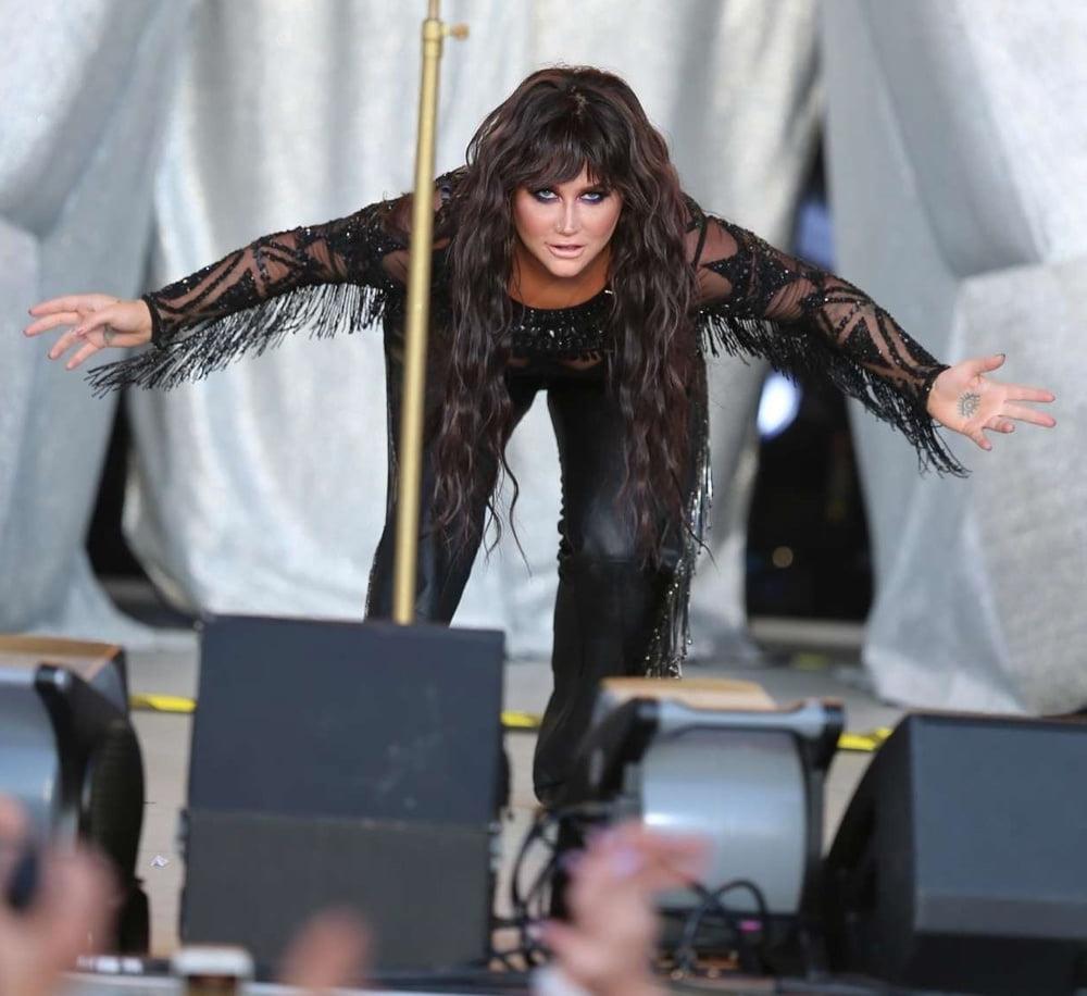 24P Kesha Fit As Fuck Hot Look 2
