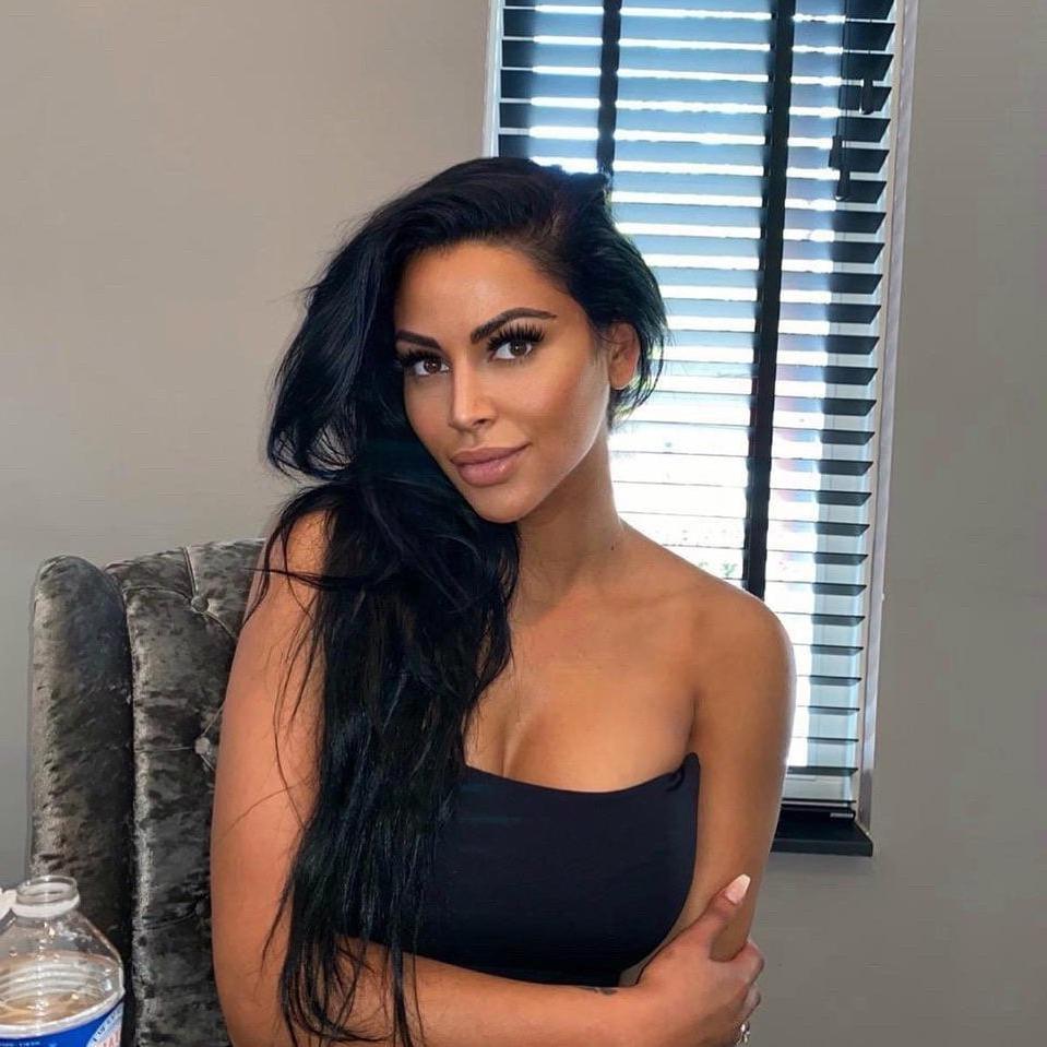 25P Dutch model and TV host Dounia