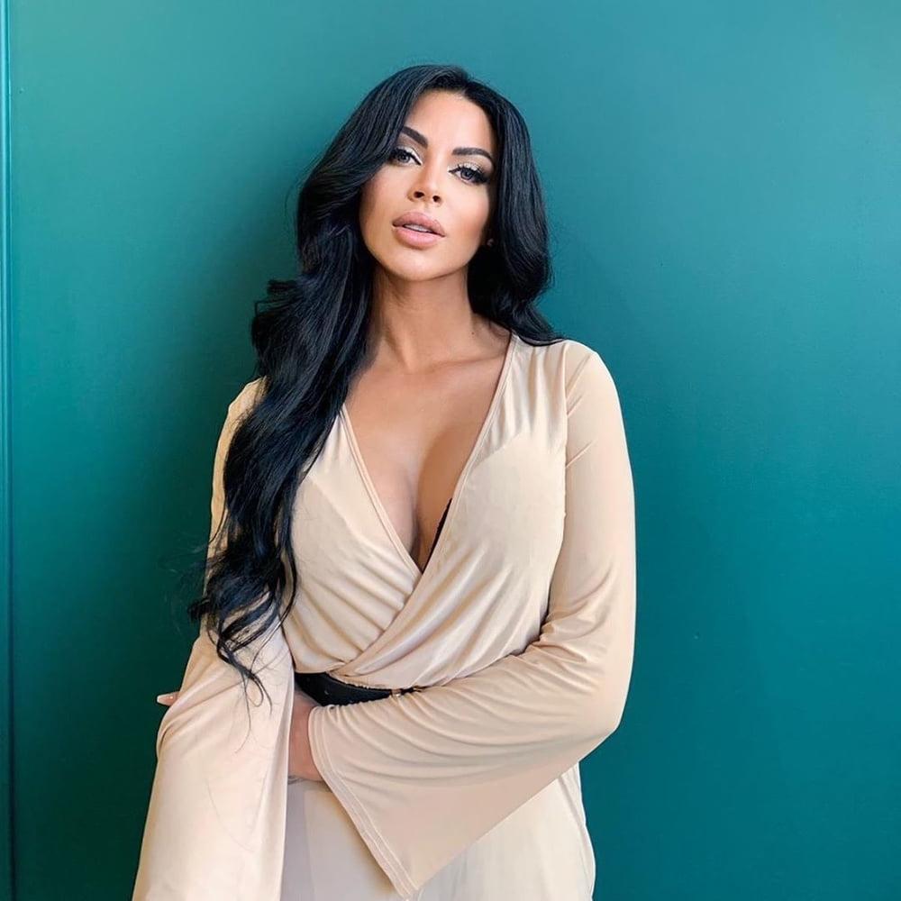 25P Dutch model and TV host Dounia