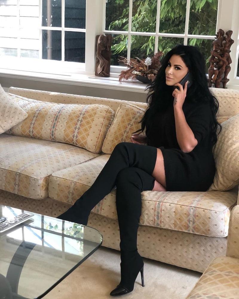25P Dutch model and TV host Dounia