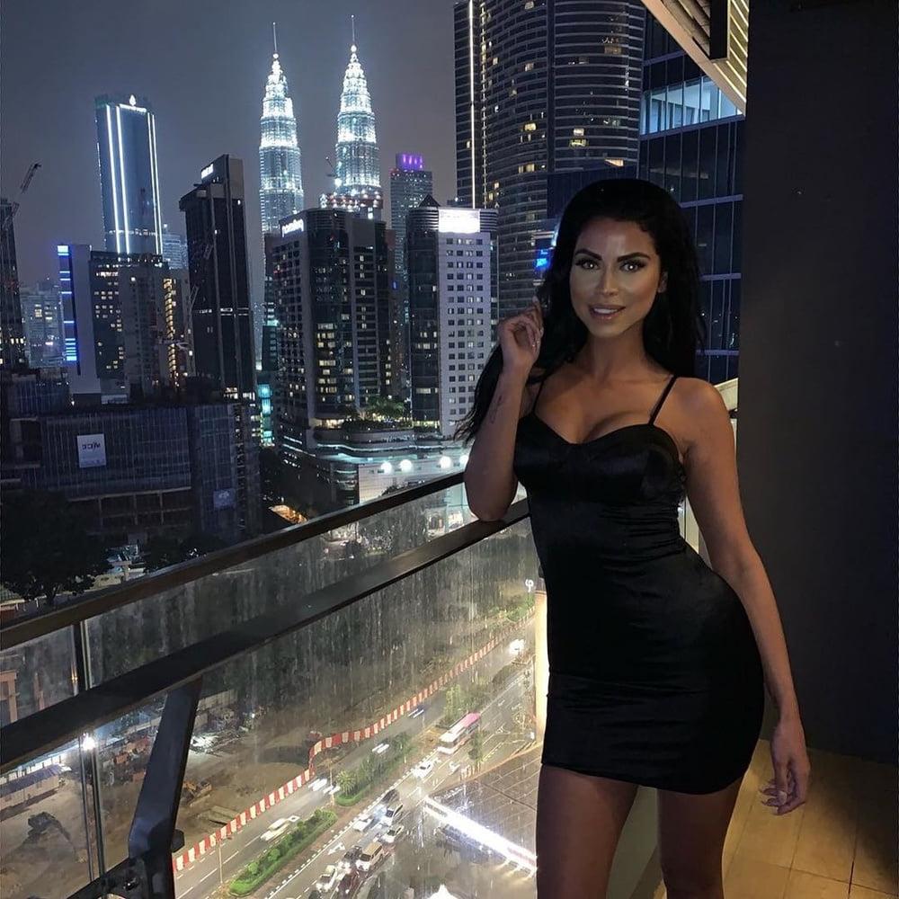 25P Dutch model and TV host Dounia