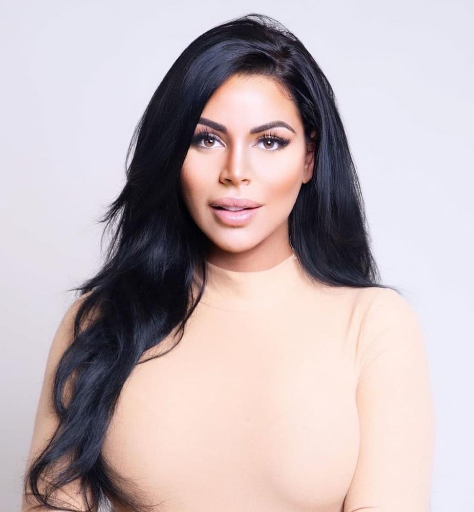 25P Dutch model and TV host Dounia