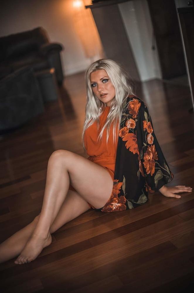 24P Canadian erotic full models-5