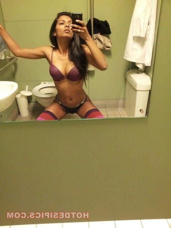 25P indian sexy doctor naked selfie