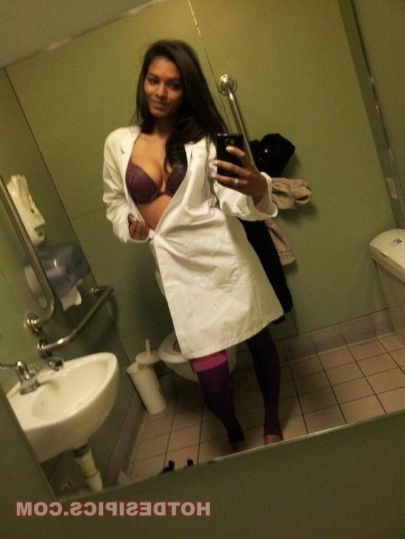 25P indian sexy doctor naked selfie