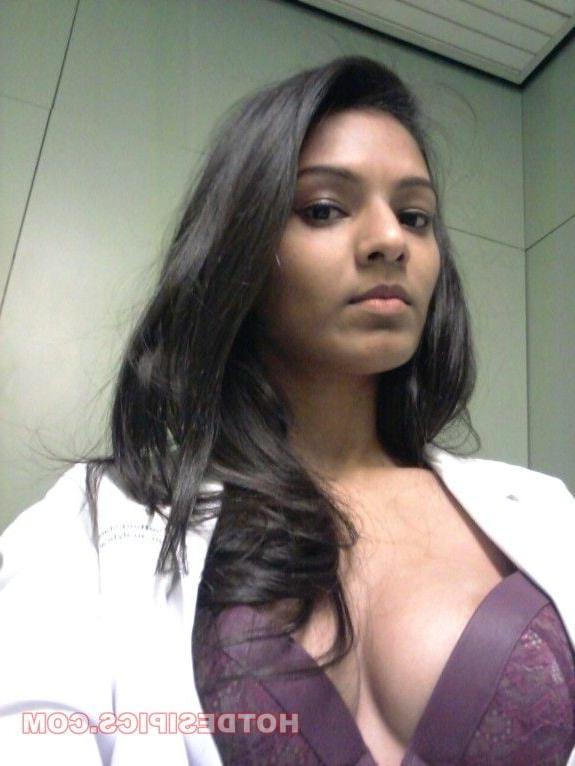 25P indian sexy doctor naked selfie