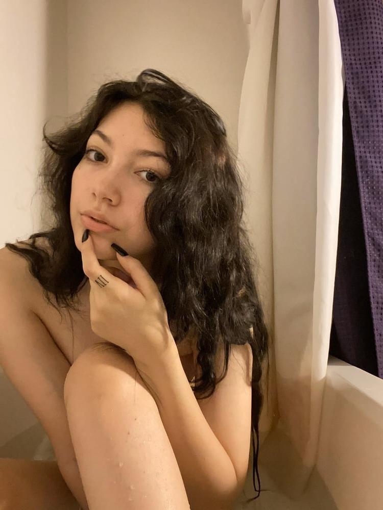 25P Hot sexy 20 years old Christina private selfie Pics at home