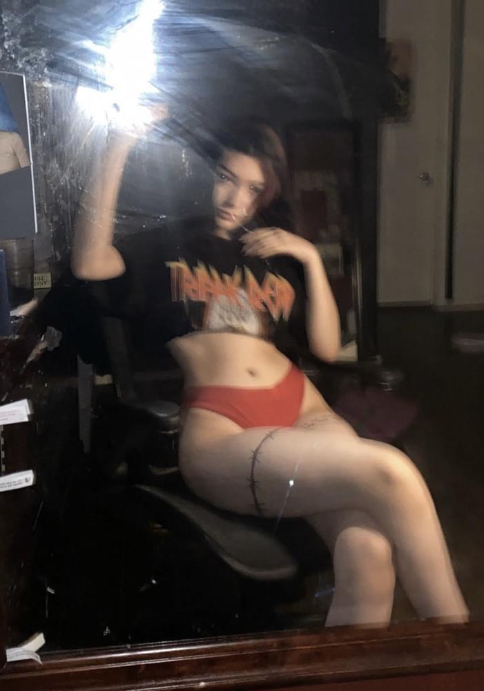 25P Hot sexy 20 years old Christina private selfie Pics at home