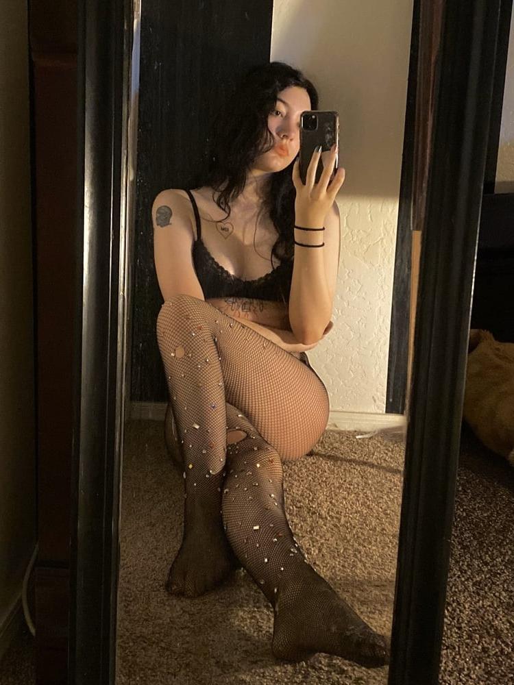 25P Hot sexy 20 years old Christina private selfie Pics at home