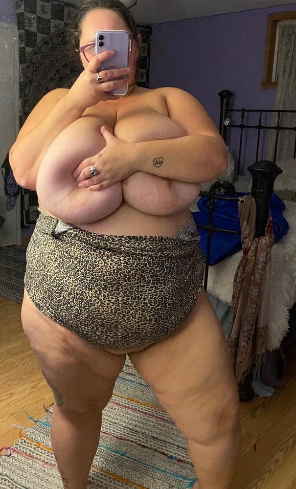 24P I love women like her
