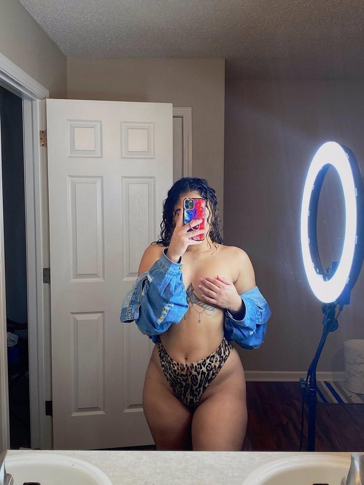 25P Gotta love a thick ass woman