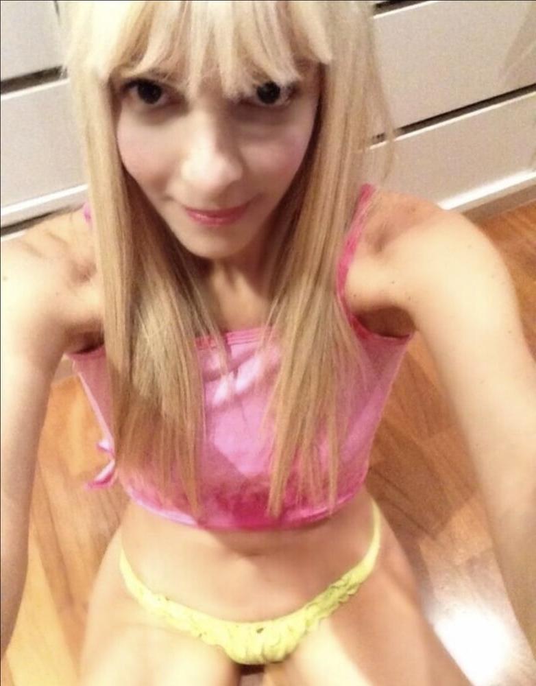 7P I love this girl...she is hot.