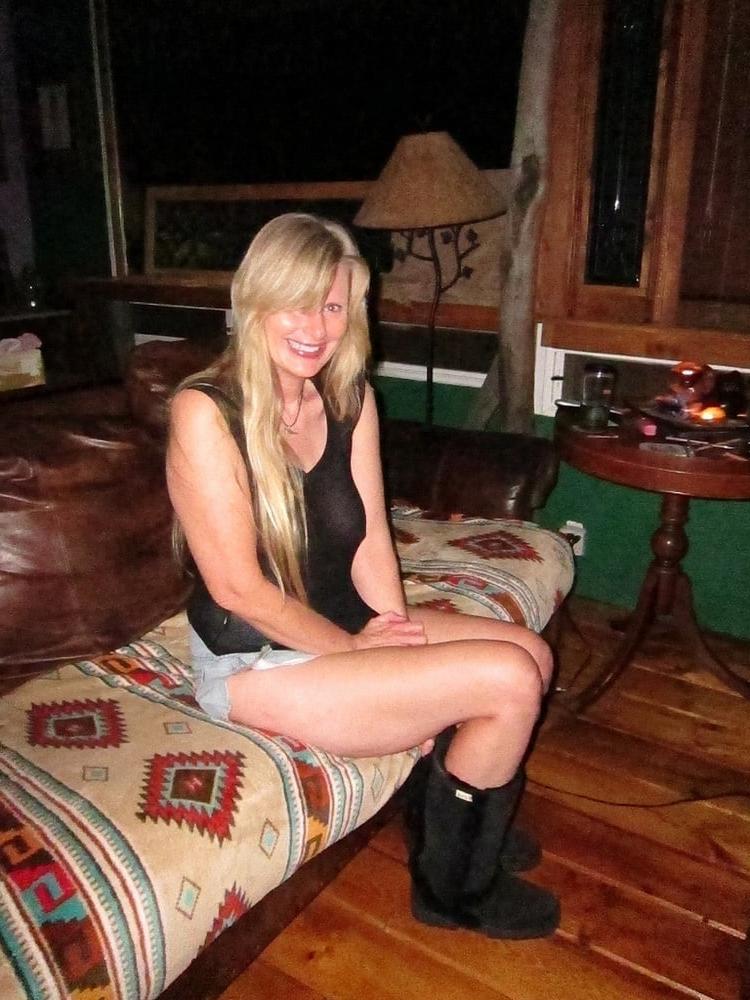 25P Laurie is a hot blonde MILF I want to fuck