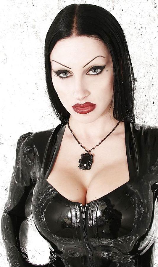 20P Black Rubber Vampire