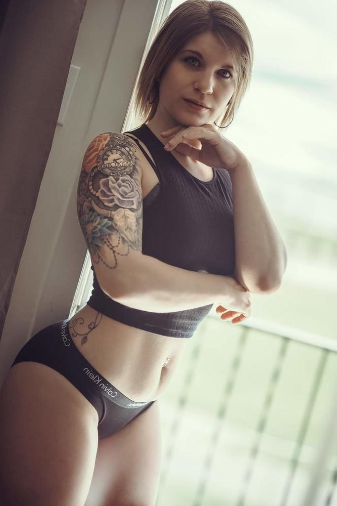 24P Canadian erotic full models