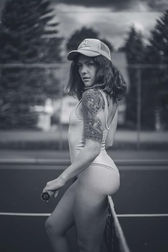 24P Canadian erotic full models