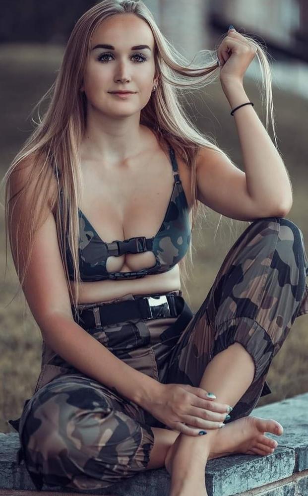 25P Canadian erotic models