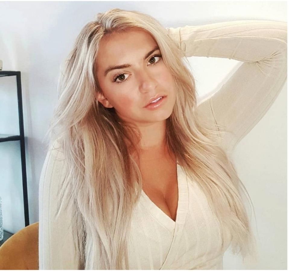 21P Sensi Lowe - Dutch &amp; busty