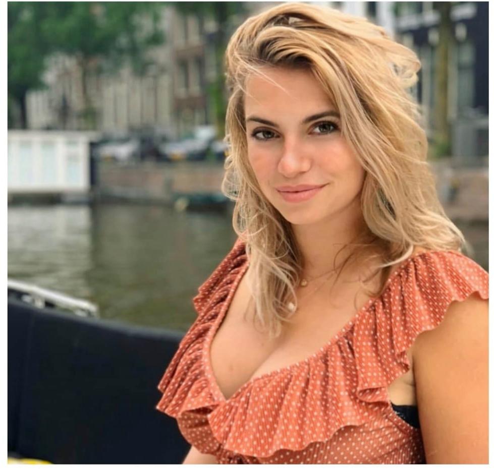 21P Sensi Lowe - Dutch &amp; busty